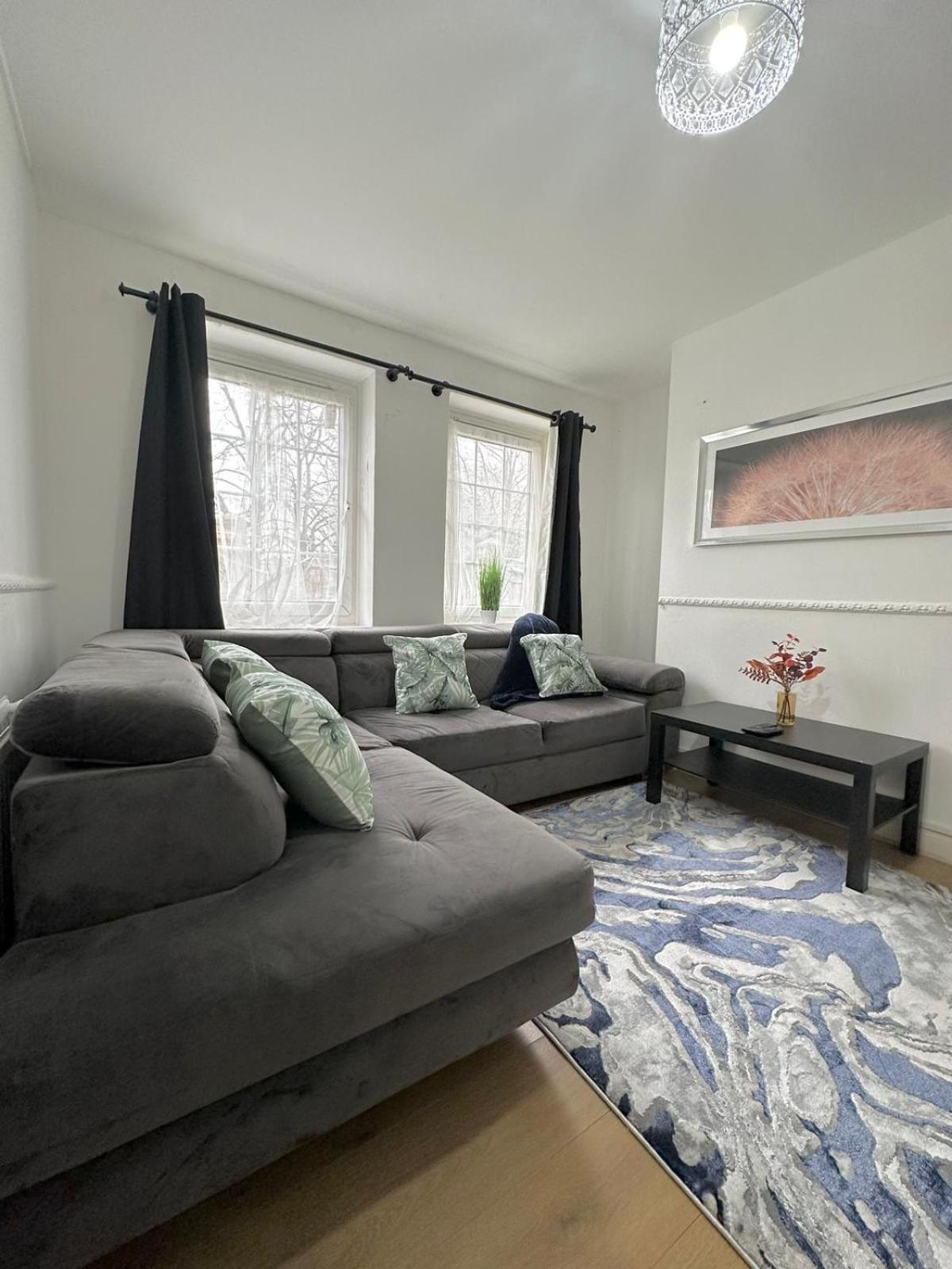 2 Bedroom Flat, 2 Minutes Walk To Bethnalgreen Station, Central לונדון מראה חיצוני תמונה