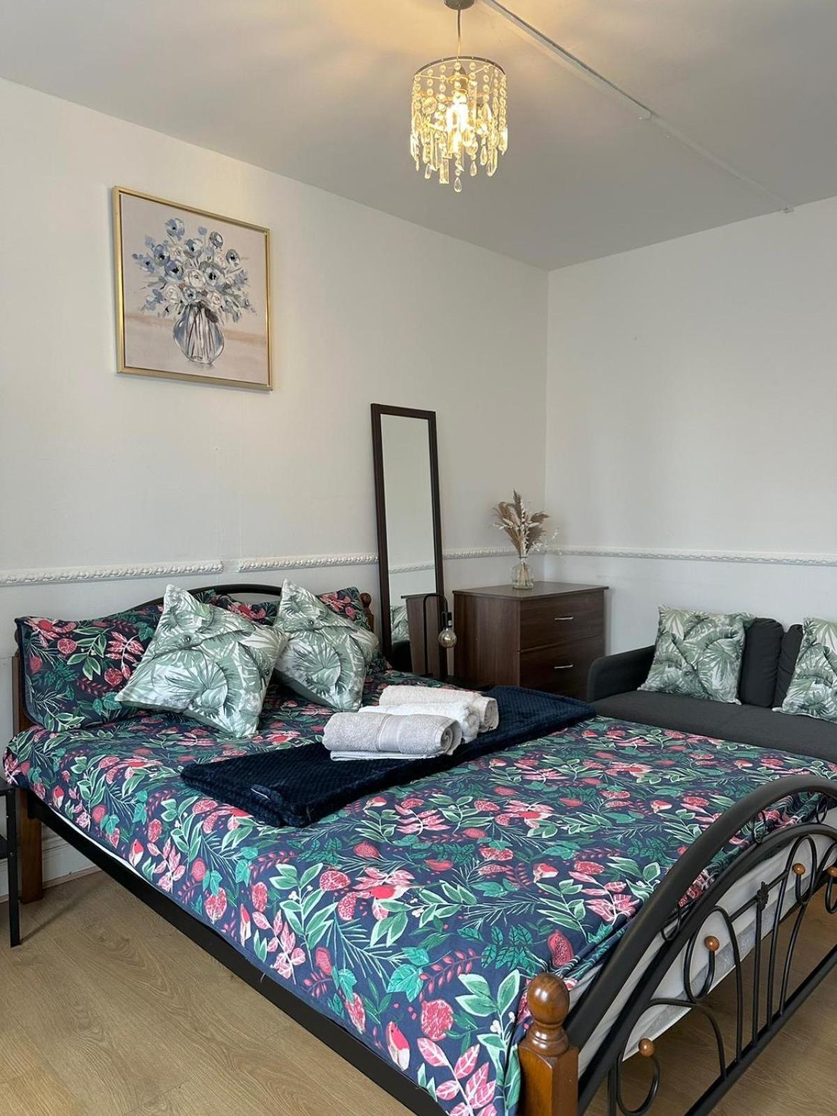 2 Bedroom Flat, 2 Minutes Walk To Bethnalgreen Station, Central לונדון מראה חיצוני תמונה