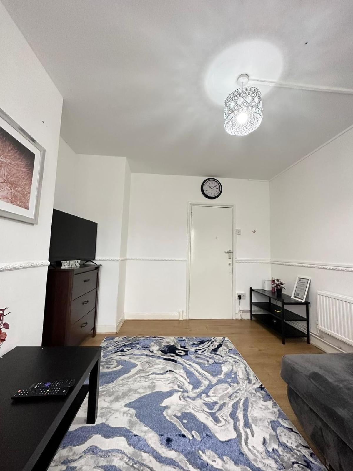 2 Bedroom Flat, 2 Minutes Walk To Bethnalgreen Station, Central לונדון מראה חיצוני תמונה