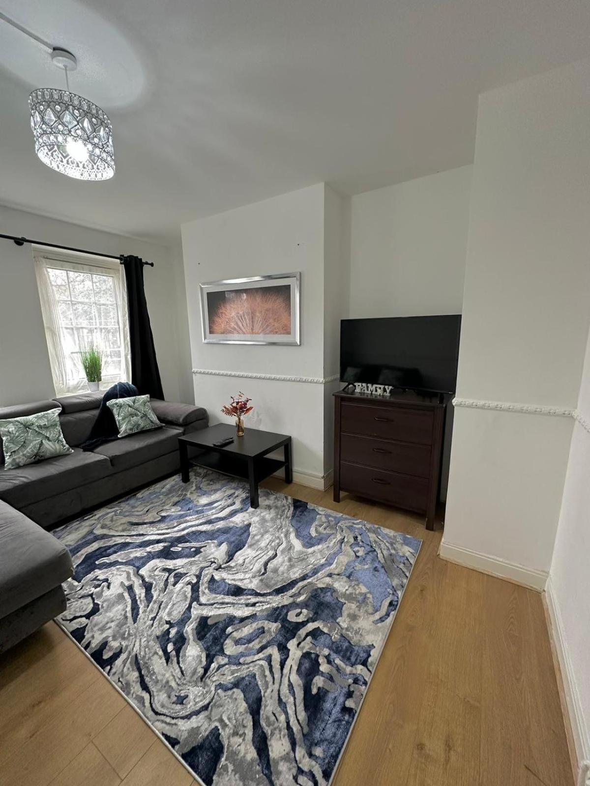 2 Bedroom Flat, 2 Minutes Walk To Bethnalgreen Station, Central לונדון מראה חיצוני תמונה