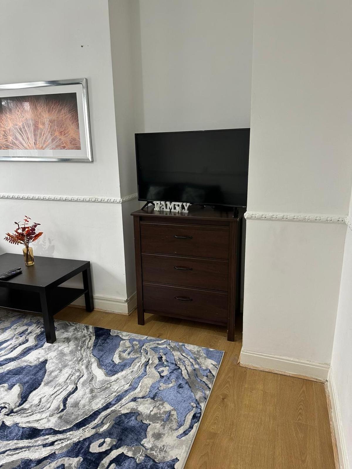 2 Bedroom Flat, 2 Minutes Walk To Bethnalgreen Station, Central לונדון מראה חיצוני תמונה