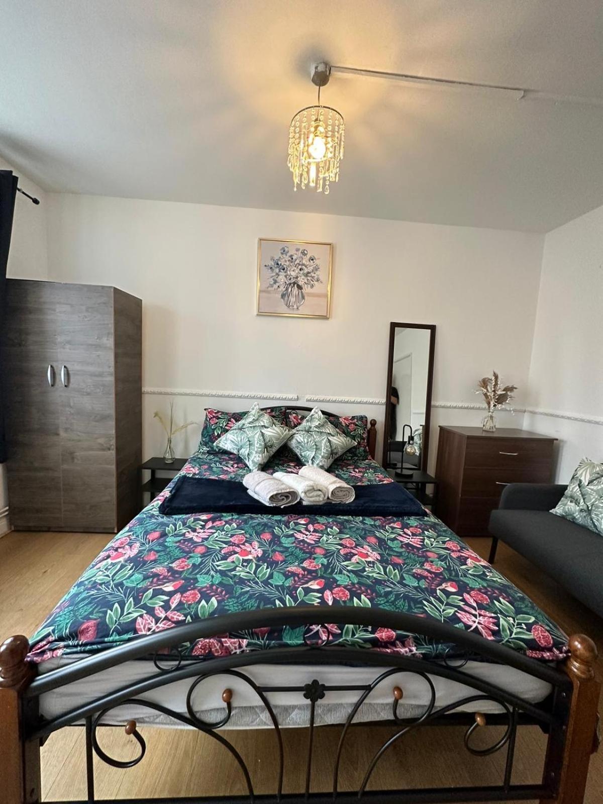 2 Bedroom Flat, 2 Minutes Walk To Bethnalgreen Station, Central לונדון מראה חיצוני תמונה