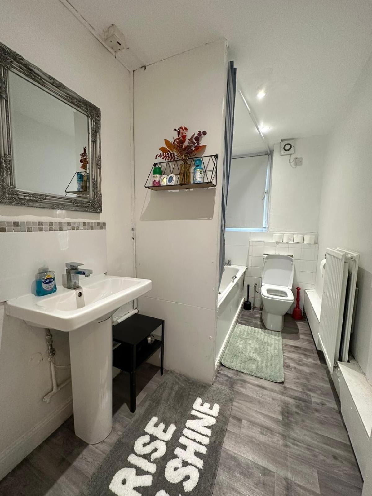 2 Bedroom Flat, 2 Minutes Walk To Bethnalgreen Station, Central לונדון מראה חיצוני תמונה