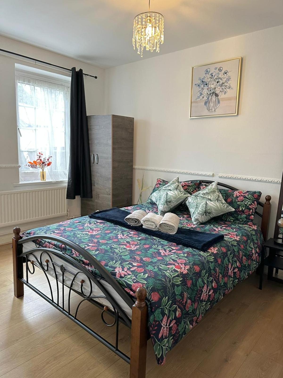 2 Bedroom Flat, 2 Minutes Walk To Bethnalgreen Station, Central לונדון מראה חיצוני תמונה