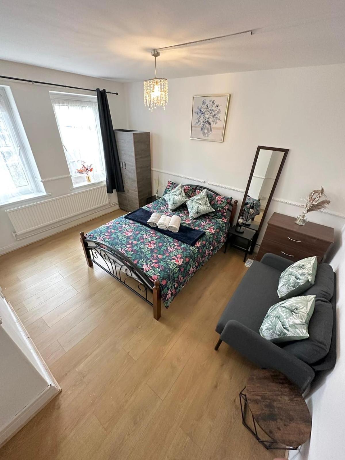 2 Bedroom Flat, 2 Minutes Walk To Bethnalgreen Station, Central לונדון מראה חיצוני תמונה